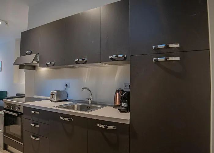 Rifugio milanese con parcheggio privato, ambiente tranquillo e convenienza